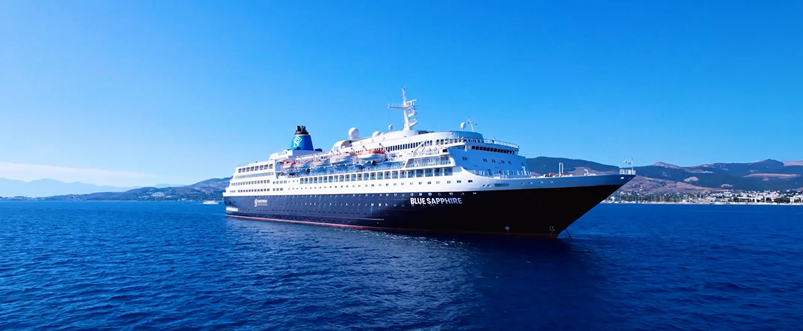 Statek Blue Saphire Selectum Blu Cruises na morzu