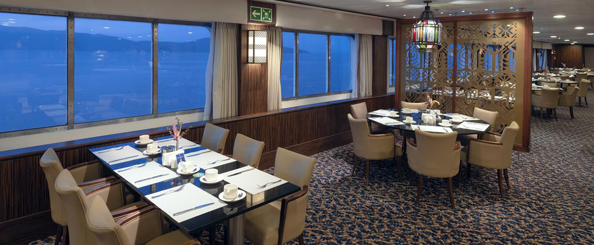 restauracja na statku Blue Saphire - rejsy po Wyspach Greckich Selectum Blu Cruises